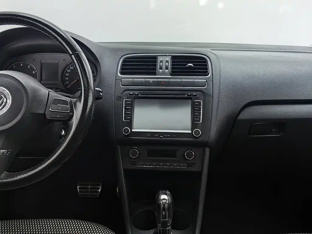 Volkswagen Polo — миниатюра 12