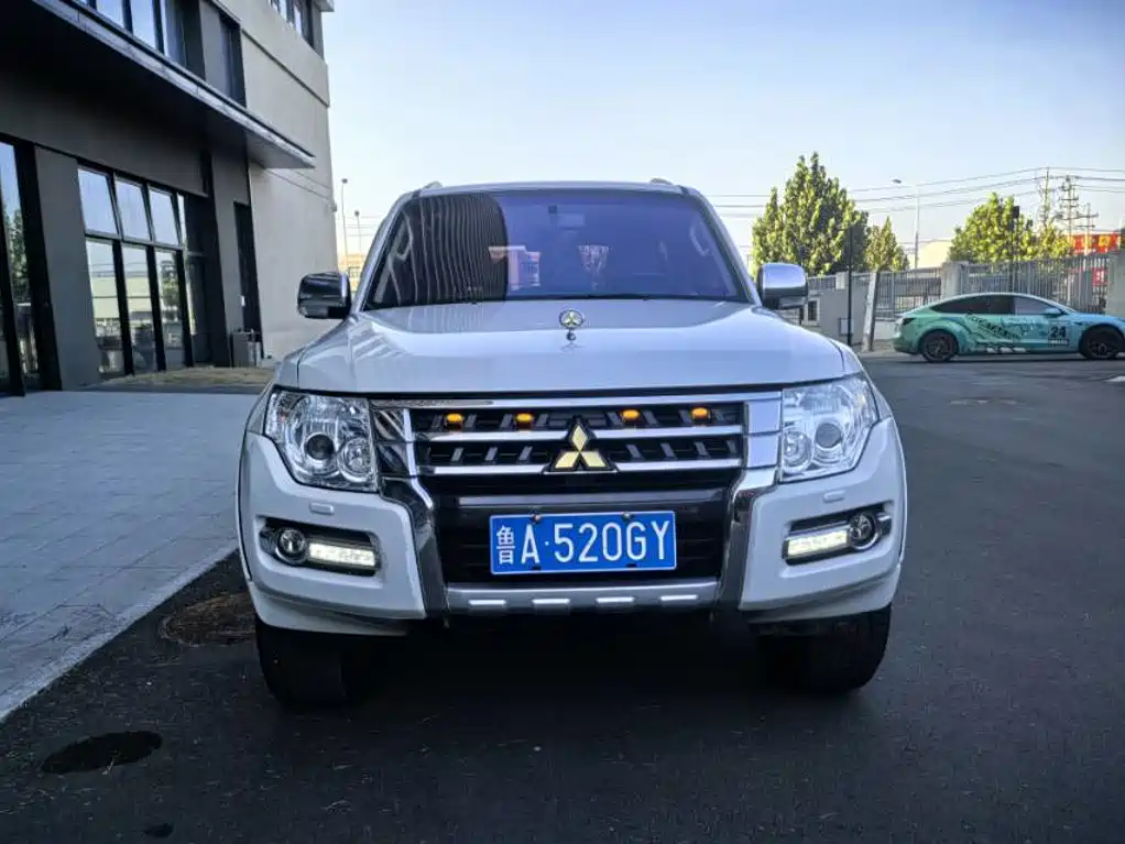 Mitsubishi Pajero (Import) — миниатюра 2