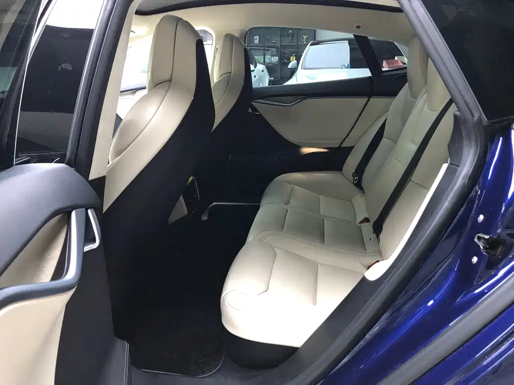 Tesla Model S — миниатюра 7