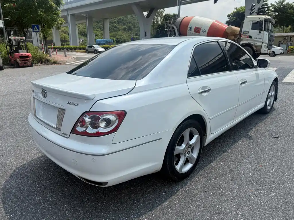 Toyota Reiz — миниатюра 5