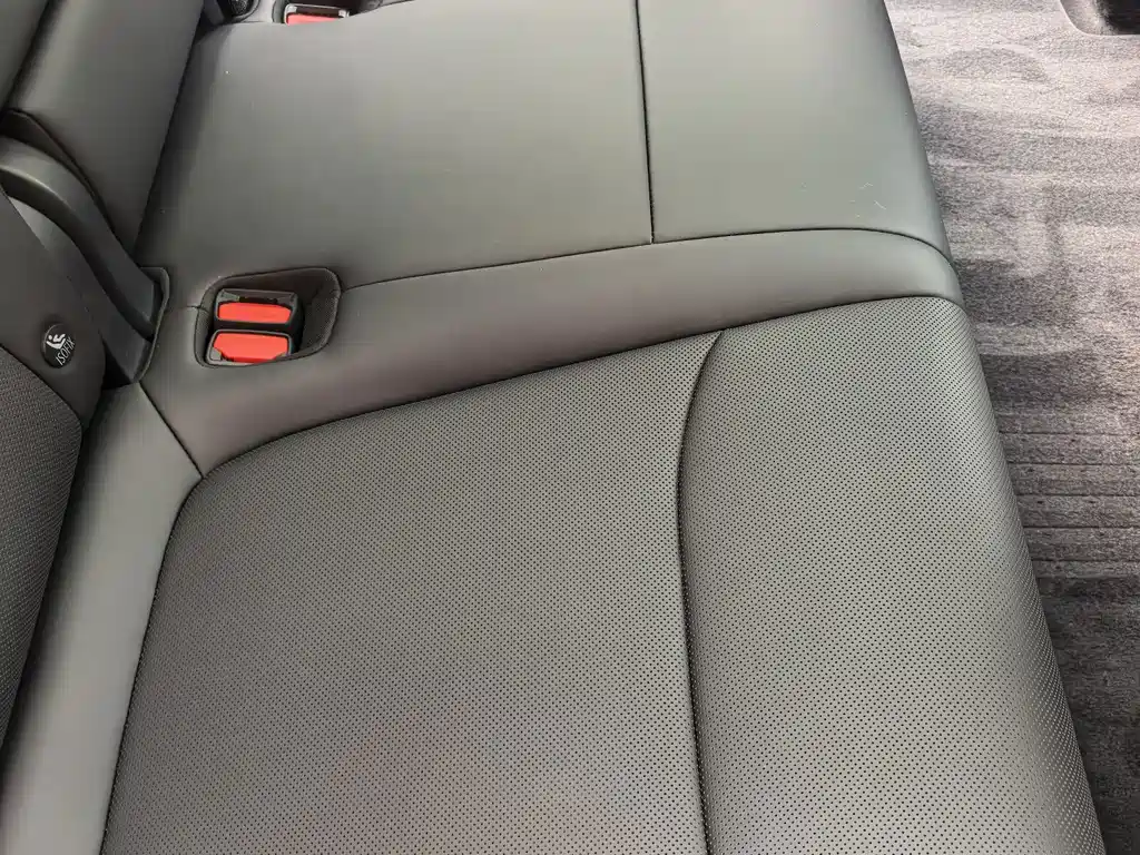 Tesla Model Y — миниатюра 17