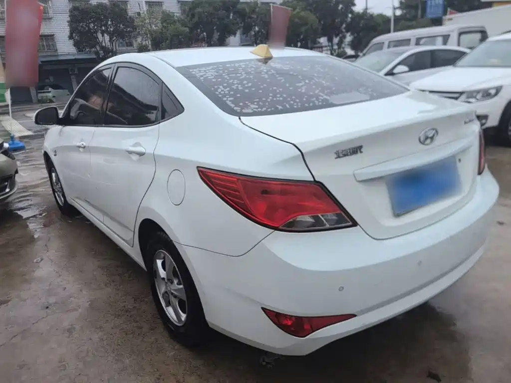 Hyundai Verna — миниатюра 5