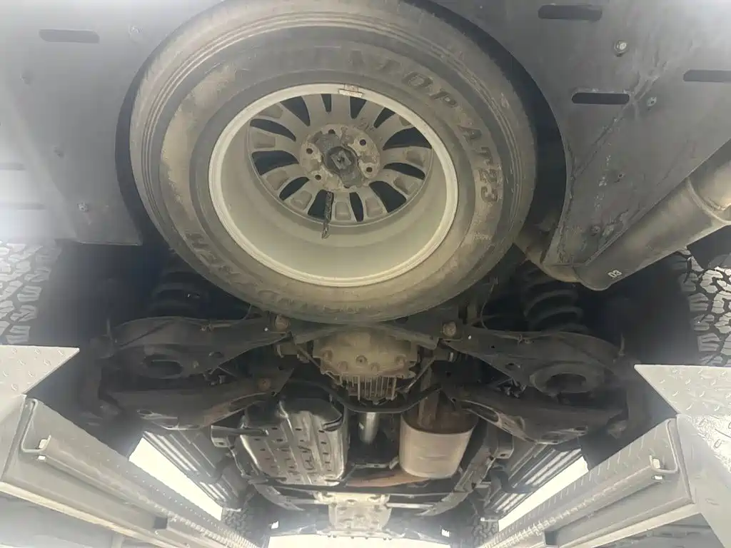 Nissan Patrol — миниатюра 27