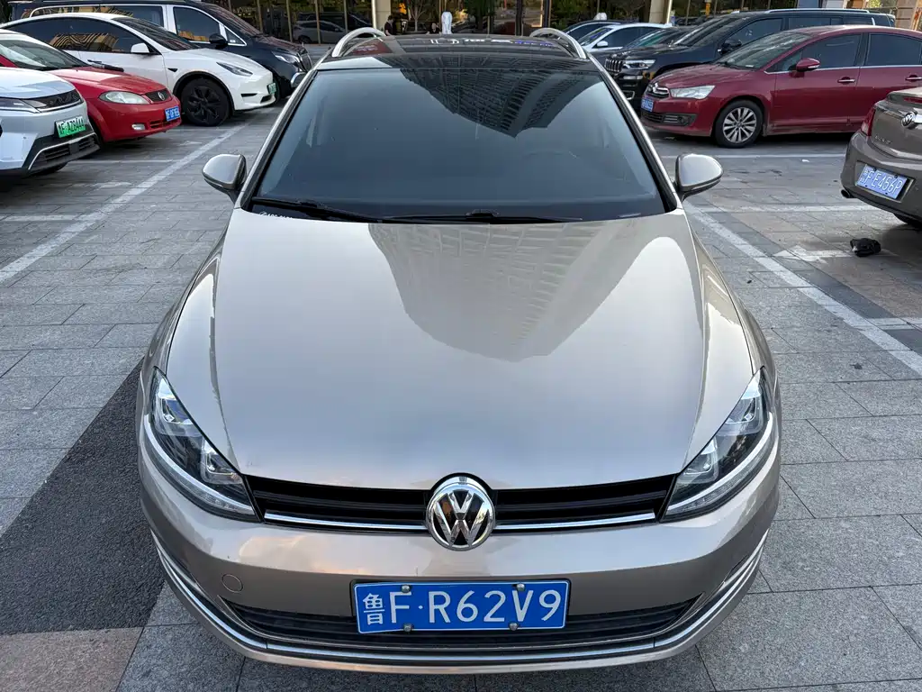 VOLKSWAGEN GOLF
