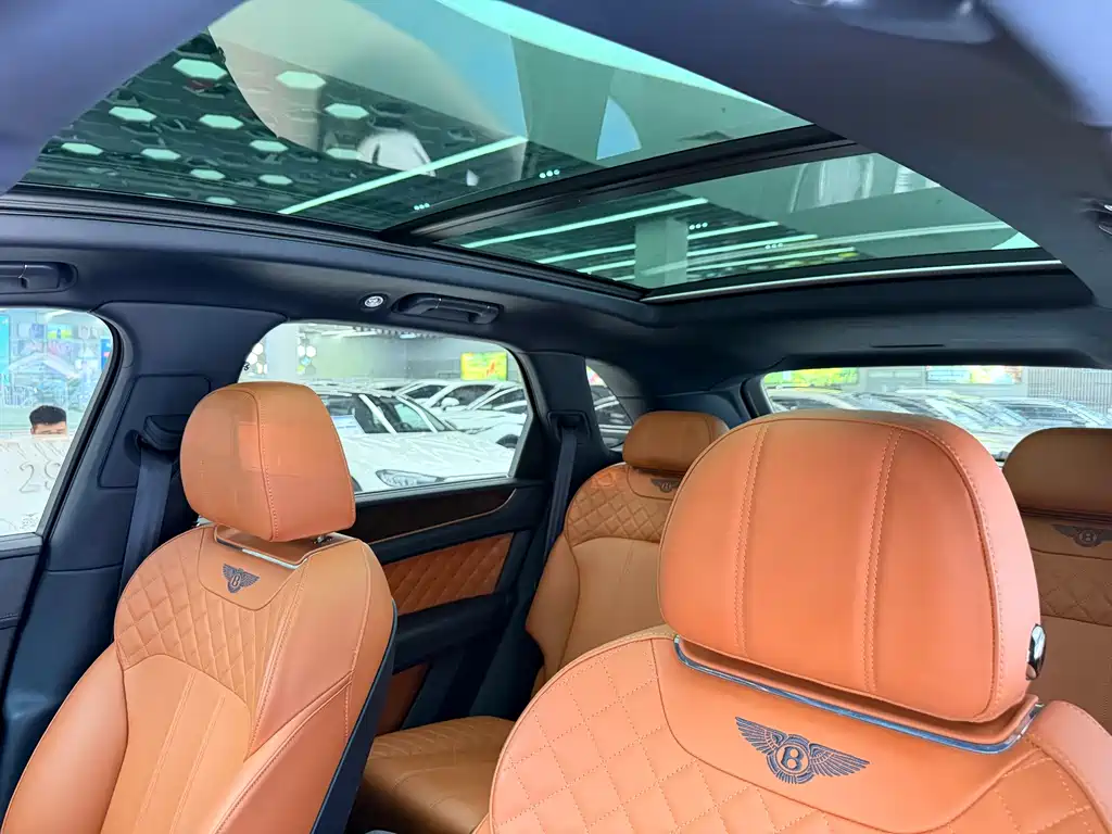 Bentley Bentayga — миниатюра 13