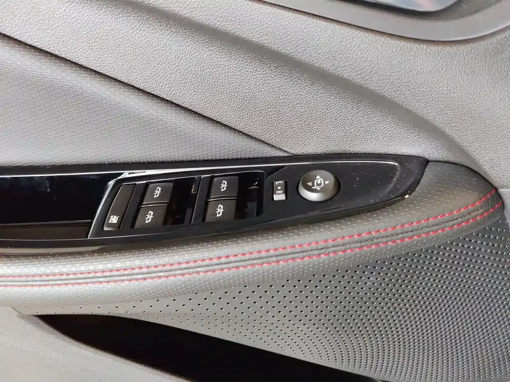 Buick Verano — миниатюра 19