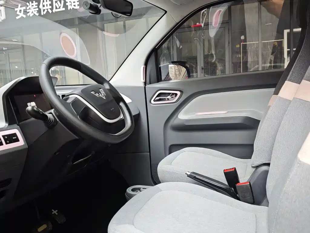 Wuling MINIEV — миниатюра 4