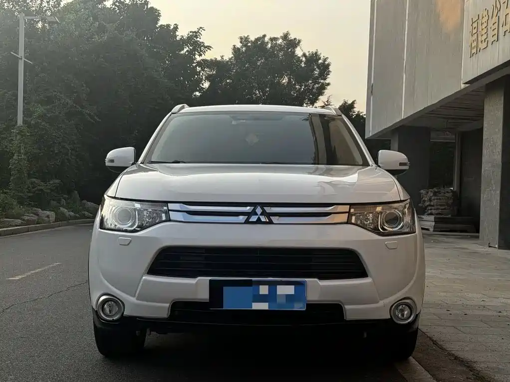 Mitsubishi Outlander (Import) — миниатюра 2