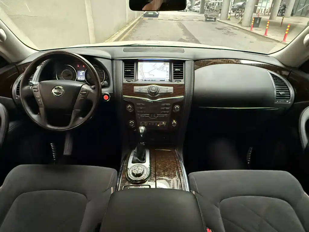 Nissan Patrol — миниатюра 7