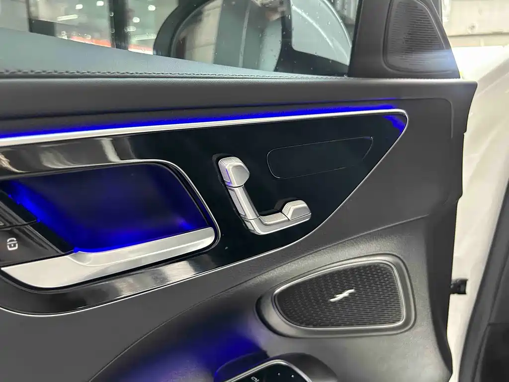 Mercedes-Benz C-Class — миниатюра 11