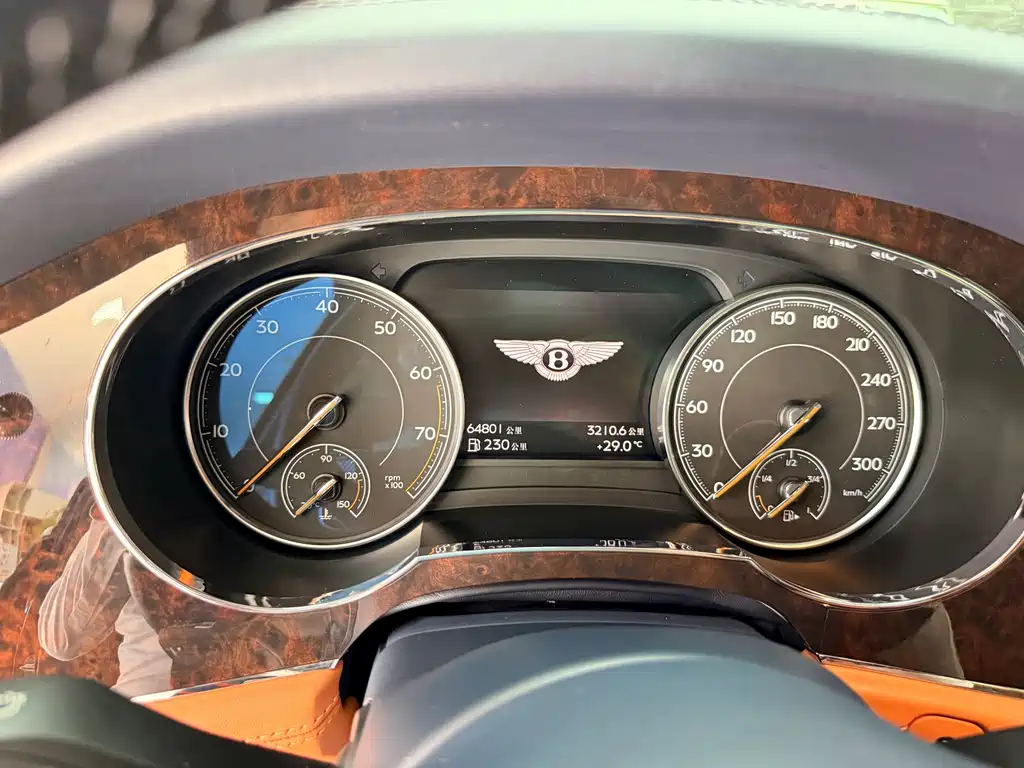 Bentley Bentayga — миниатюра 9