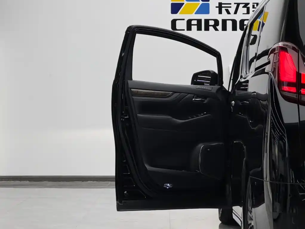 Toyota Alphard — миниатюра 7