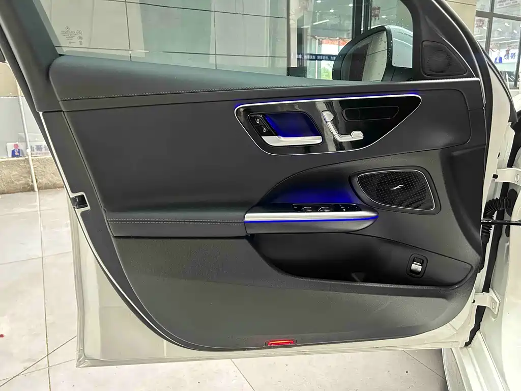 Mercedes-Benz C-Class — миниатюра 9