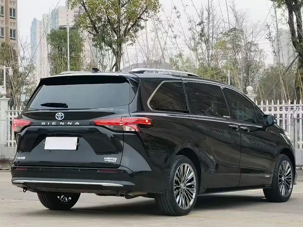 TOYOTA SIENNA