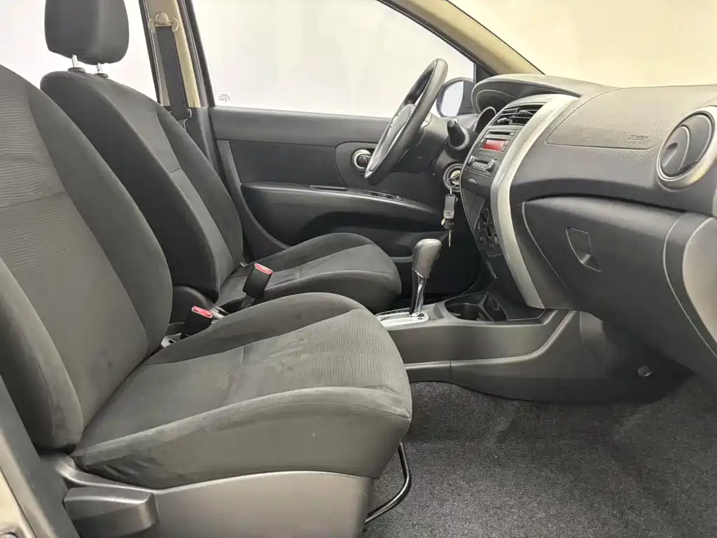 Nissan Livina 1.6XL CVT Luxury Edition, фото 12