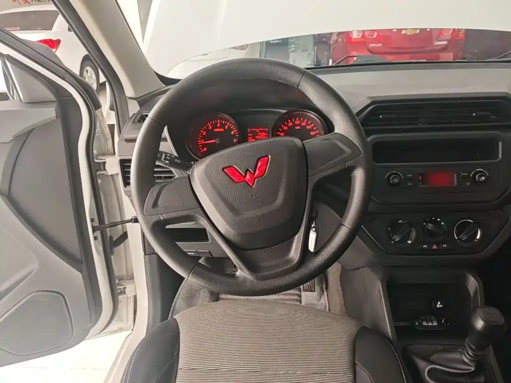 Wuling Hongguang — миниатюра 11