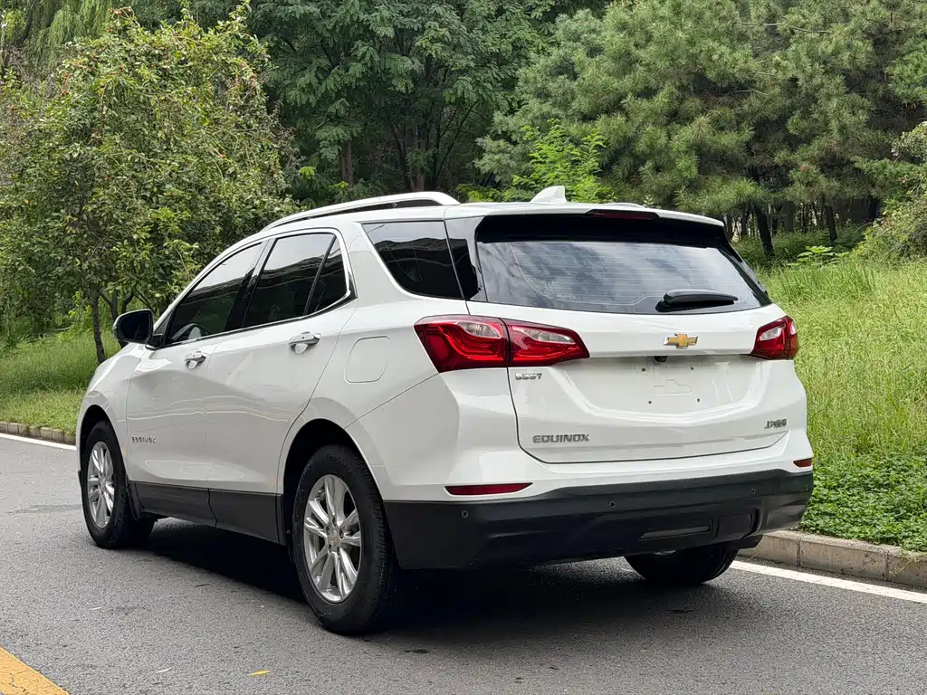 Chevrolet Equinox — миниатюра 16