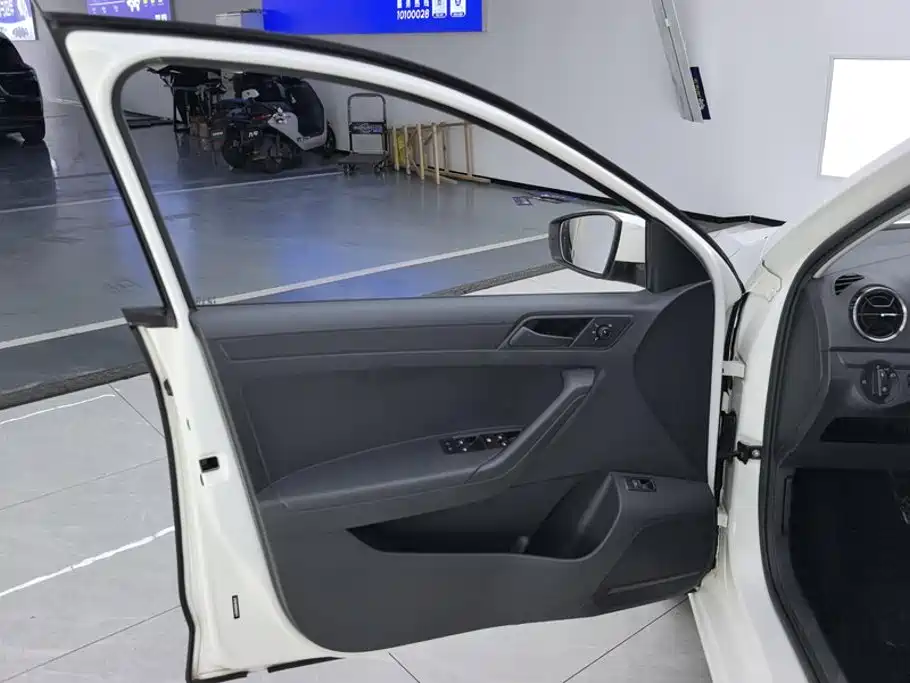 Volkswagen Jetta — миниатюра 7