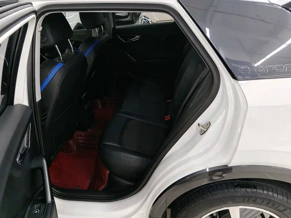 Audi Q2L e-tron — миниатюра 6