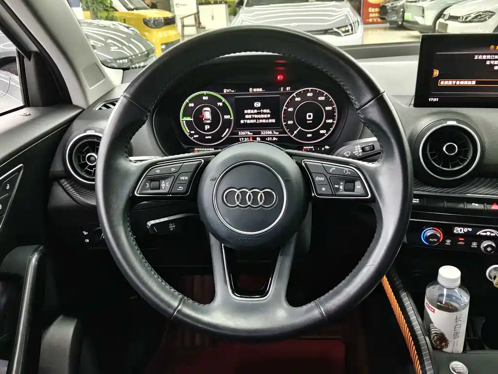 Audi Q2L e-tron — миниатюра 15