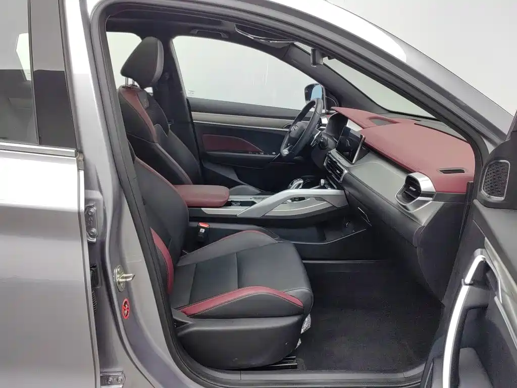 Geely Binyue — миниатюра 23