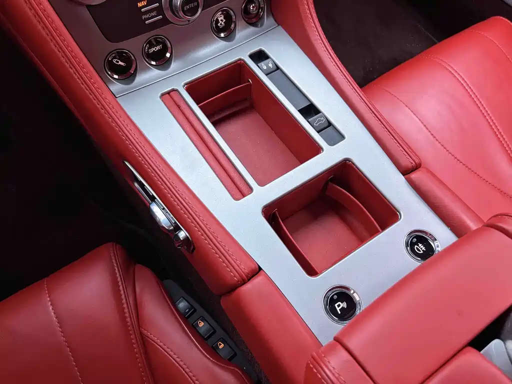 Aston Martin DB9 — миниатюра 10
