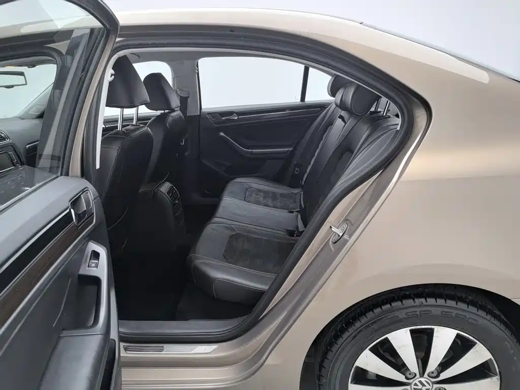 Volkswagen Sagitar — миниатюра 15