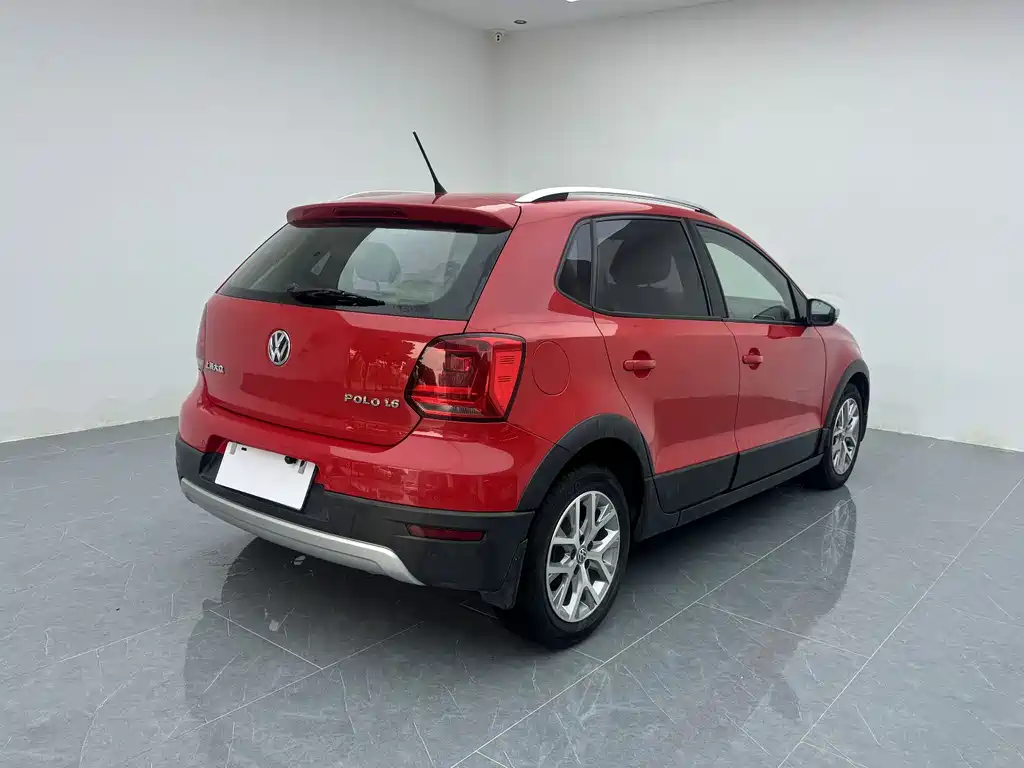 Volkswagen Polo 2014 1.6L Cross Polo AT