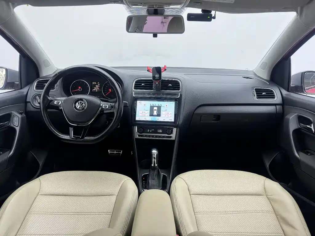Volkswagen Polo 2014 1.6L Cross Polo AT