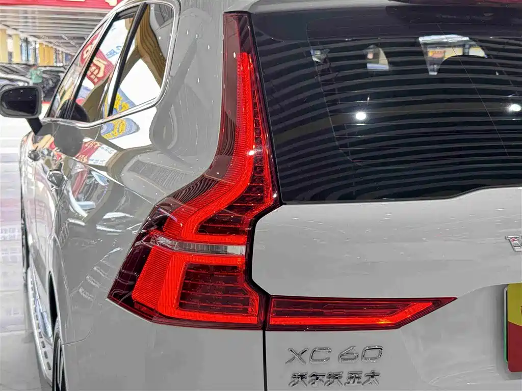 Volvo XC60 2023 T8 Luxury