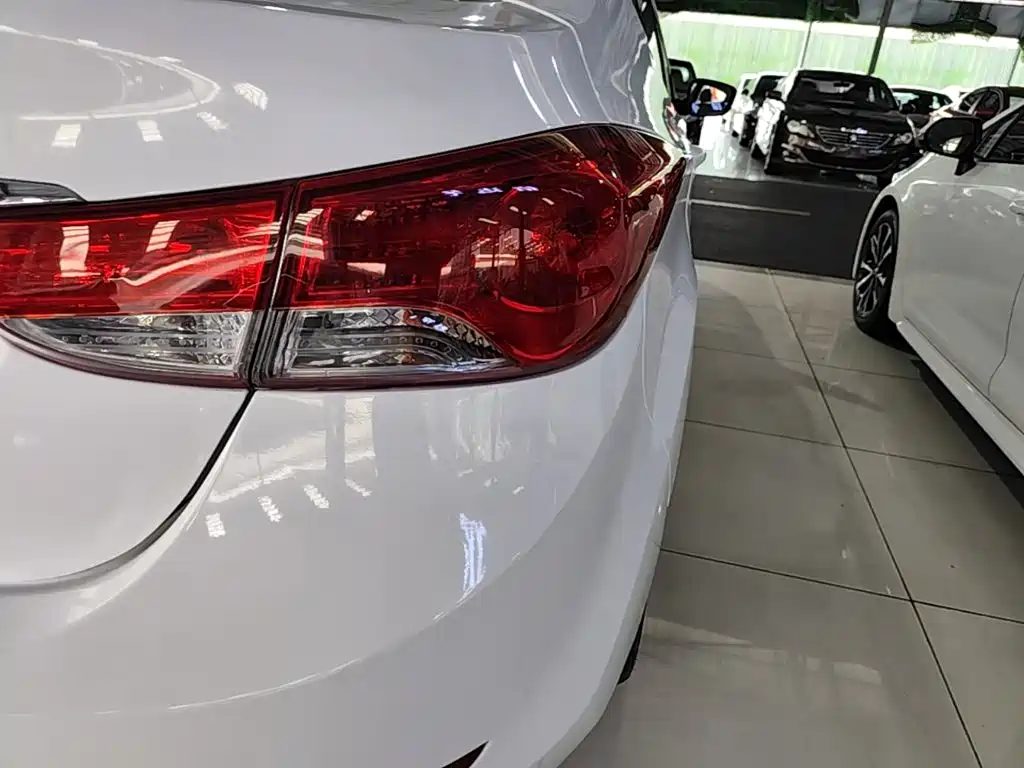 Hyundai Elantra Langdong — миниатюра 8