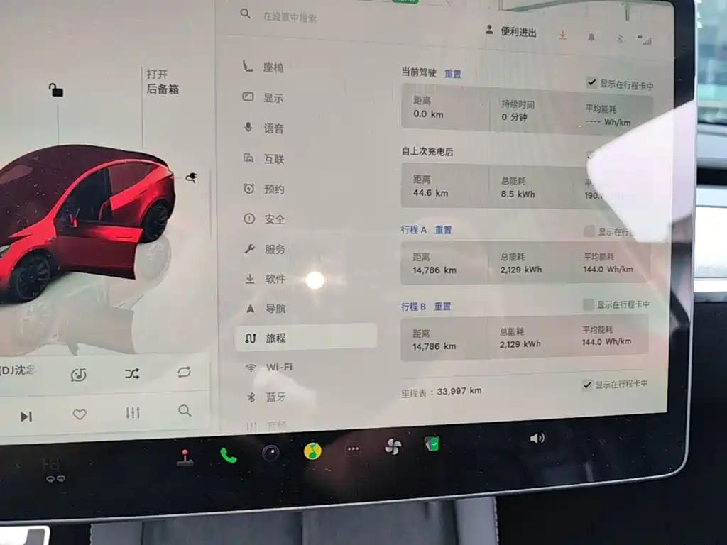 Tesla Model Y — миниатюра 12