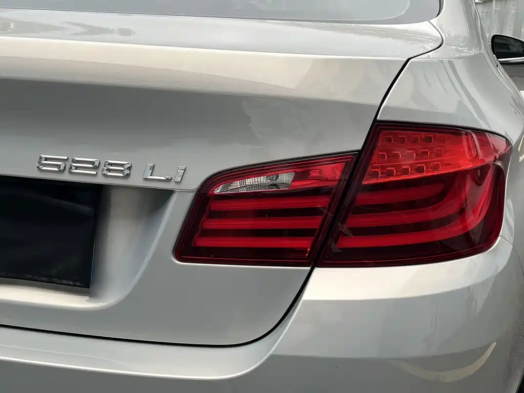 BMW 5 Series — миниатюра 14