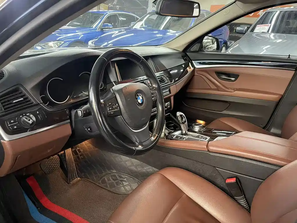 BMW 5 Series — миниатюра 4