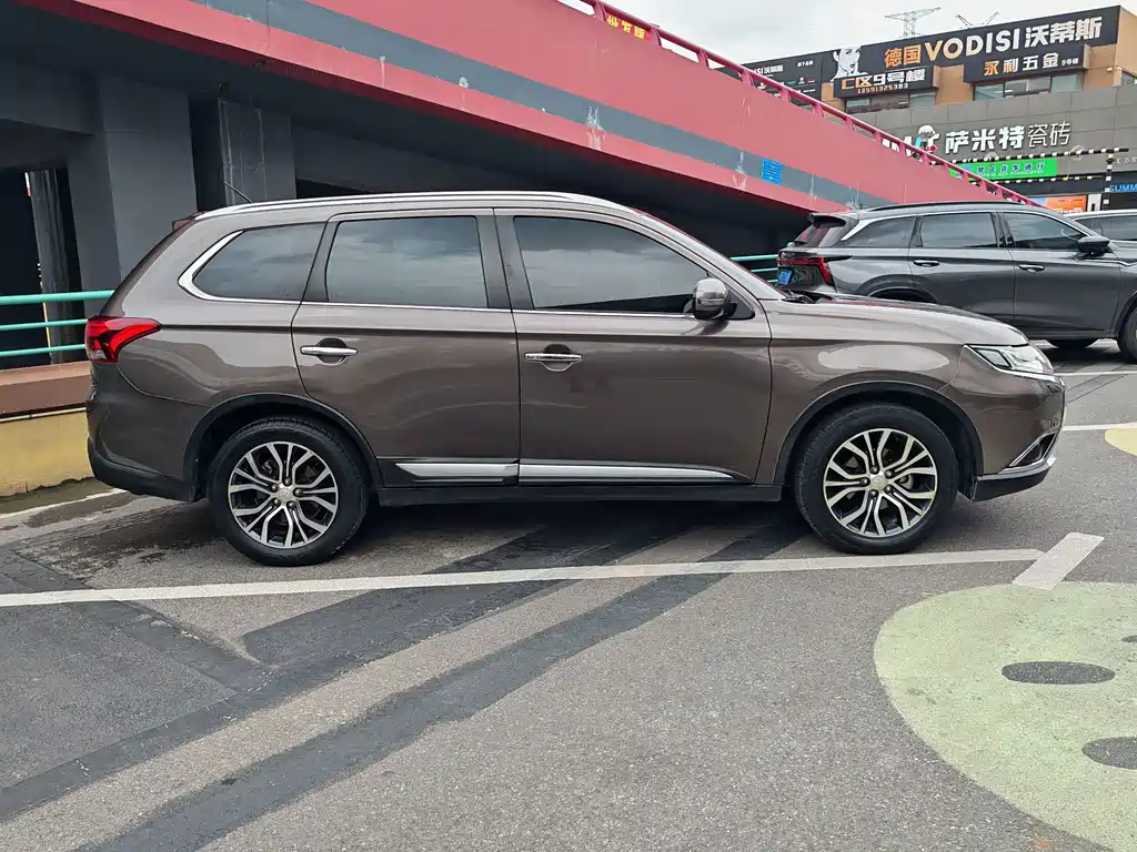 Mitsubishi Outlander — миниатюра 4
