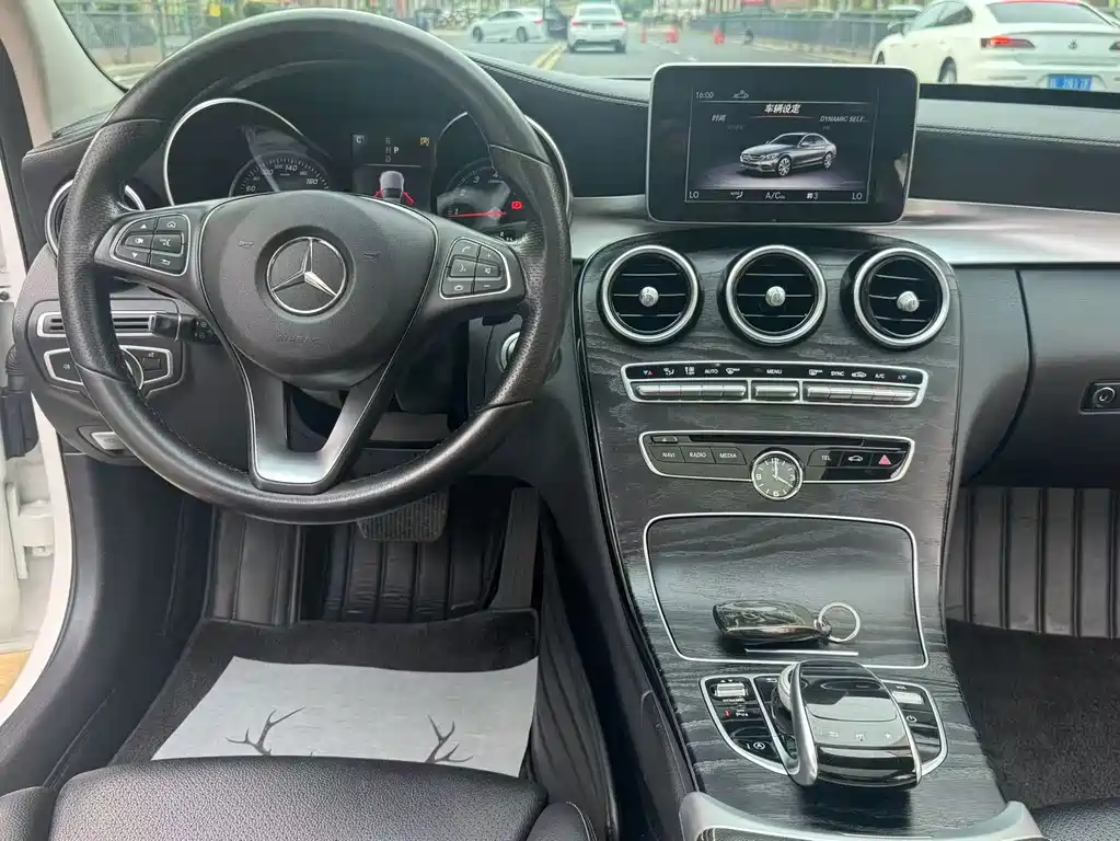 Mercedes-Benz C-Class — миниатюра 13
