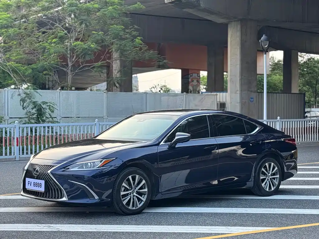 Купить Lexus ES