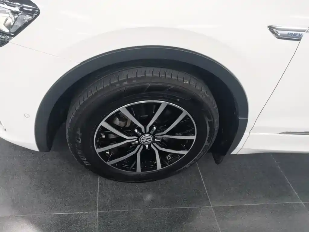 Volkswagen Tiguan L PHEV — миниатюра 23
