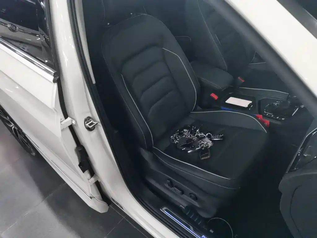 Volkswagen Tiguan L PHEV — миниатюра 25