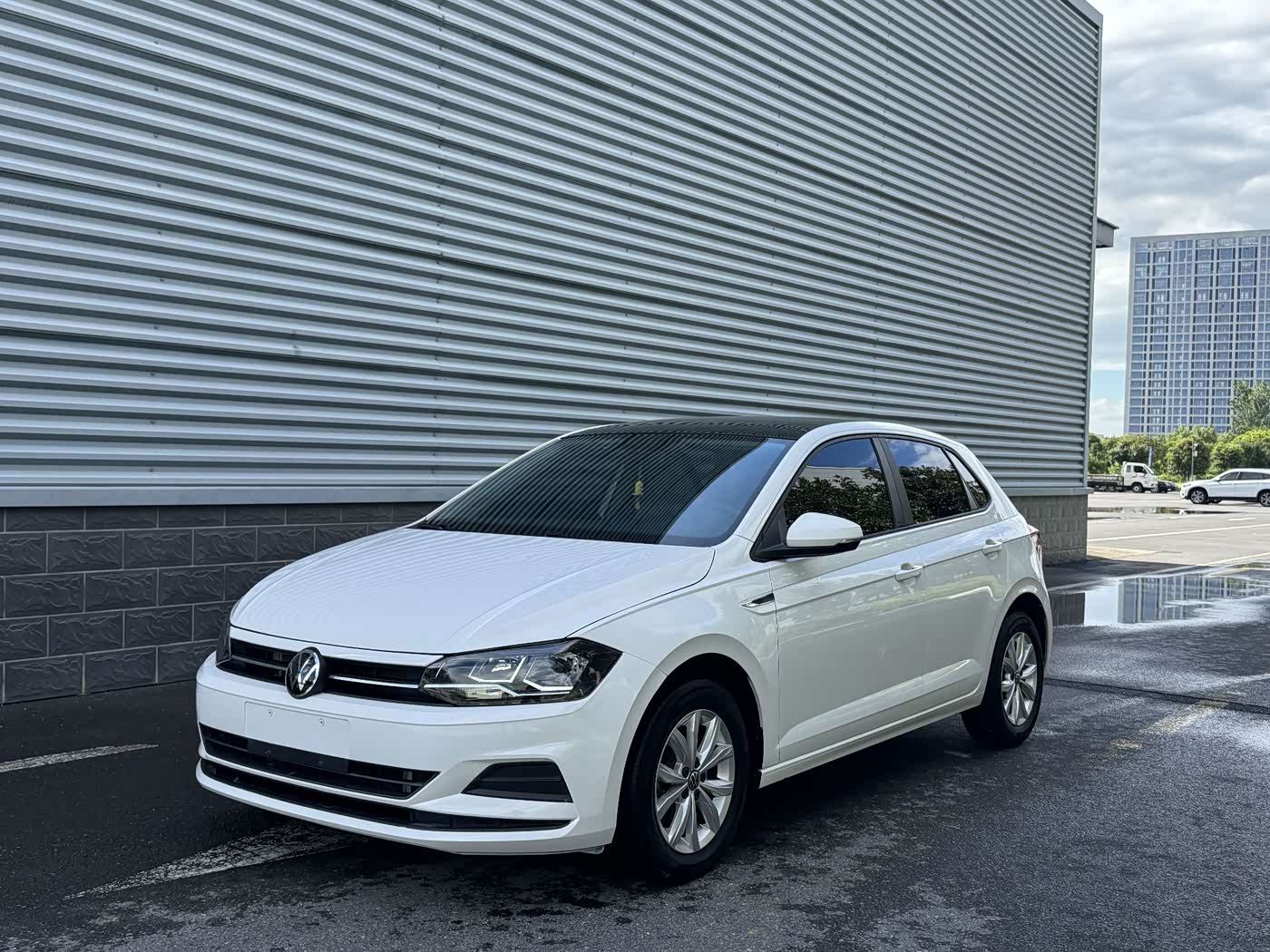 Volkswagen Polo 1.5 л 2022 г. Белый, пробег 25000 км