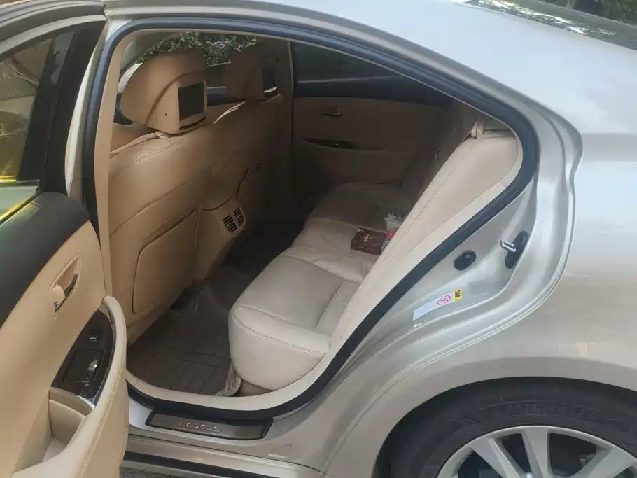 Lexus ES — миниатюра 11
