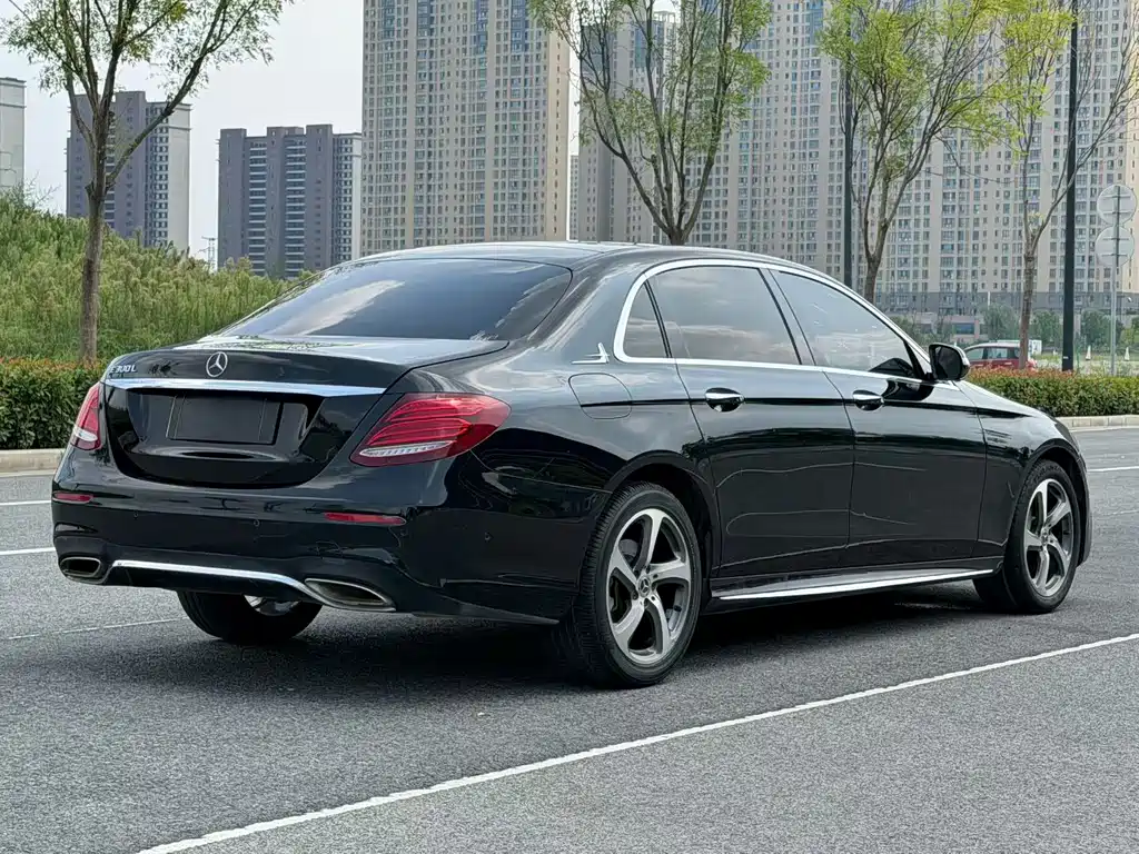 Mercedes-Benz E-Class — миниатюра 7