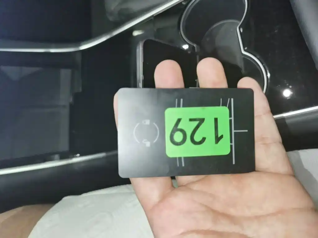 Tesla Model 3 — миниатюра 9