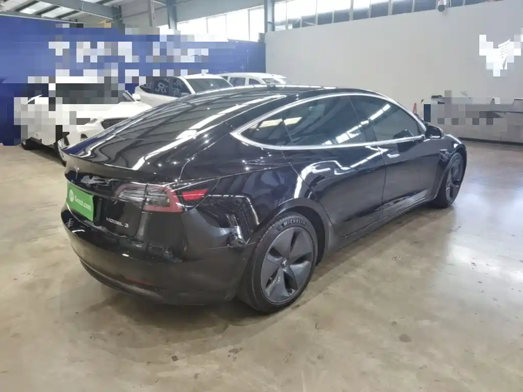 Tesla Model 3 — миниатюра 7