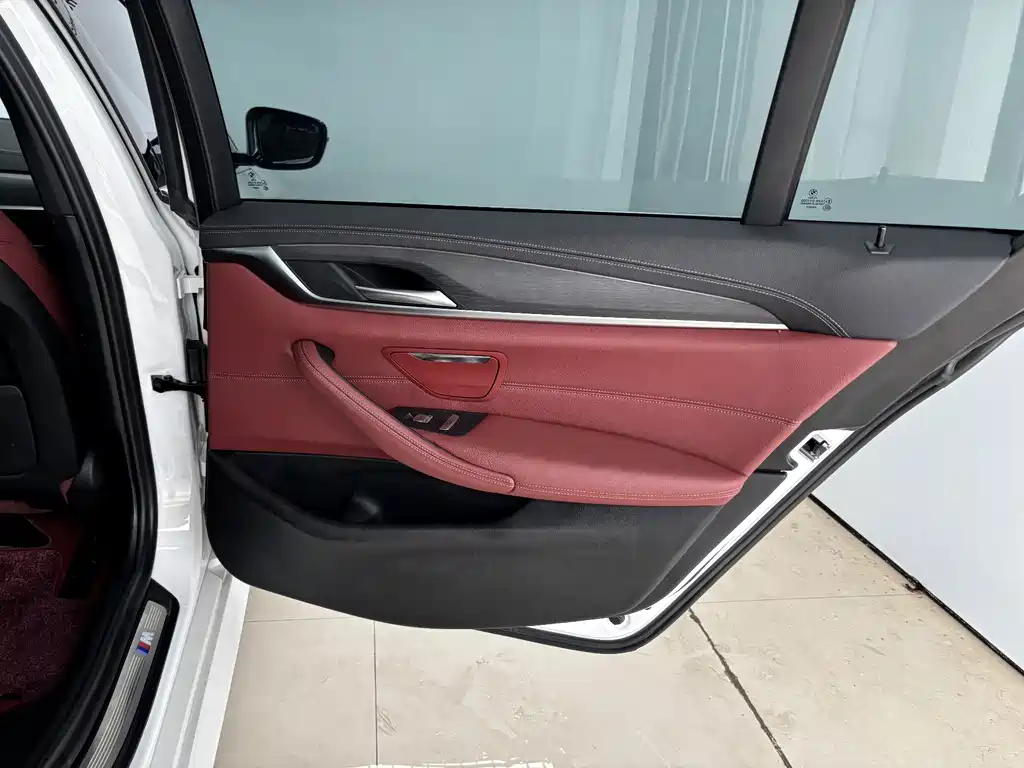 BMW 5 Series — миниатюра 22
