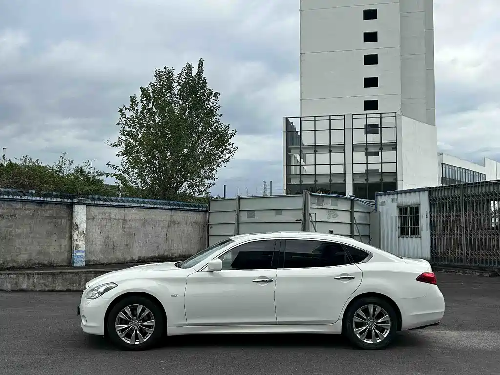 Infiniti Q70 — миниатюра 3