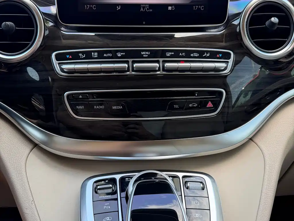 Mercedes-Benz V-Class — миниатюра 11