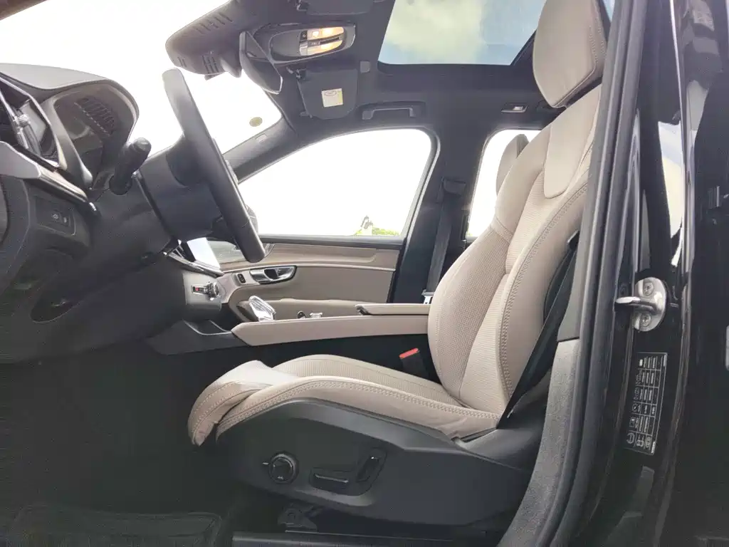 Volvo XC90 PHEV — миниатюра 13
