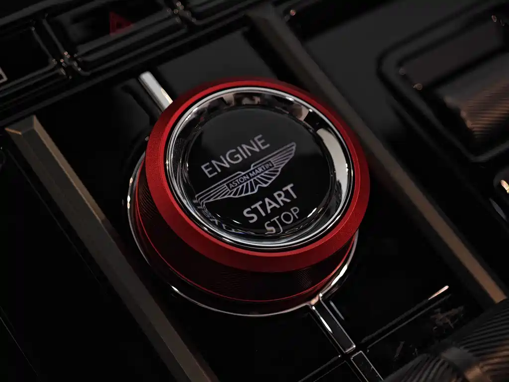 Aston Martin V8 Vantage — миниатюра 15