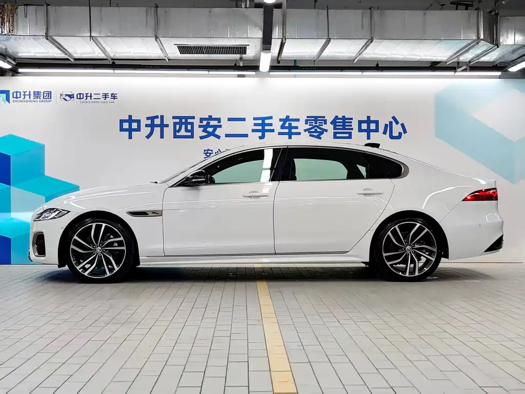 Jaguar XFL 2024 2.0T P300 Flagship Sport